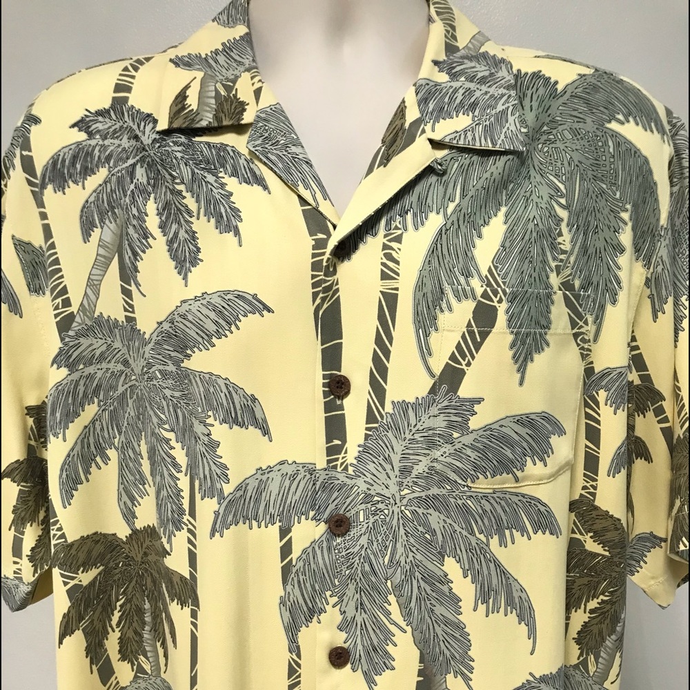 Tommy Bahama Camp Shirt Size Large
